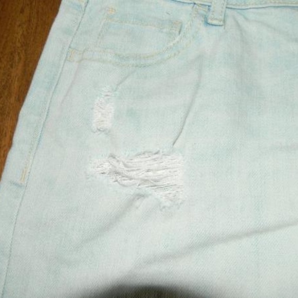 Old Navy Boyfriend 4 Light Wash Shorts NWT - Picture 2 of 4